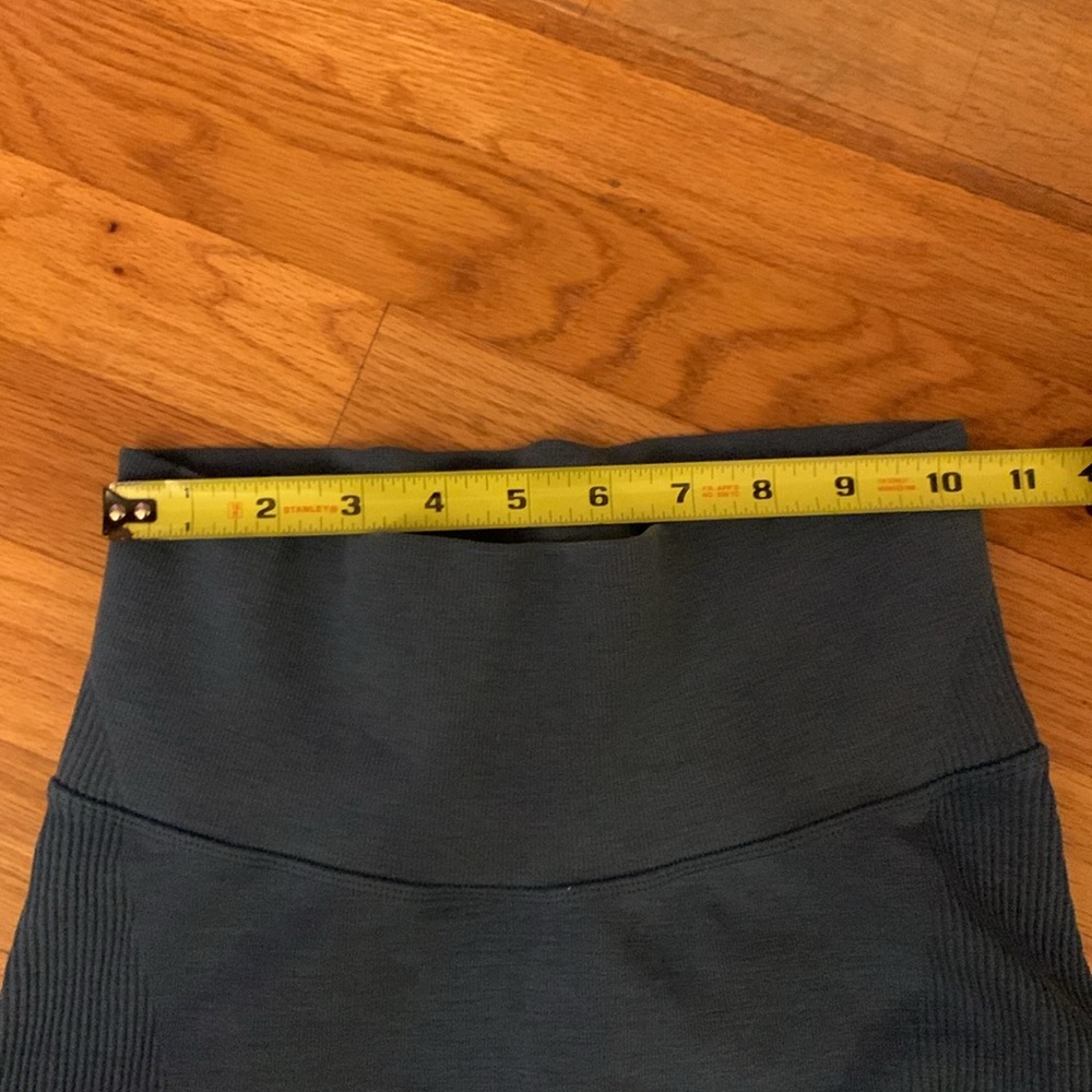 Lululemon high-waisted warm leggings. No size tag; fits like a small. - Picture 2 of 4